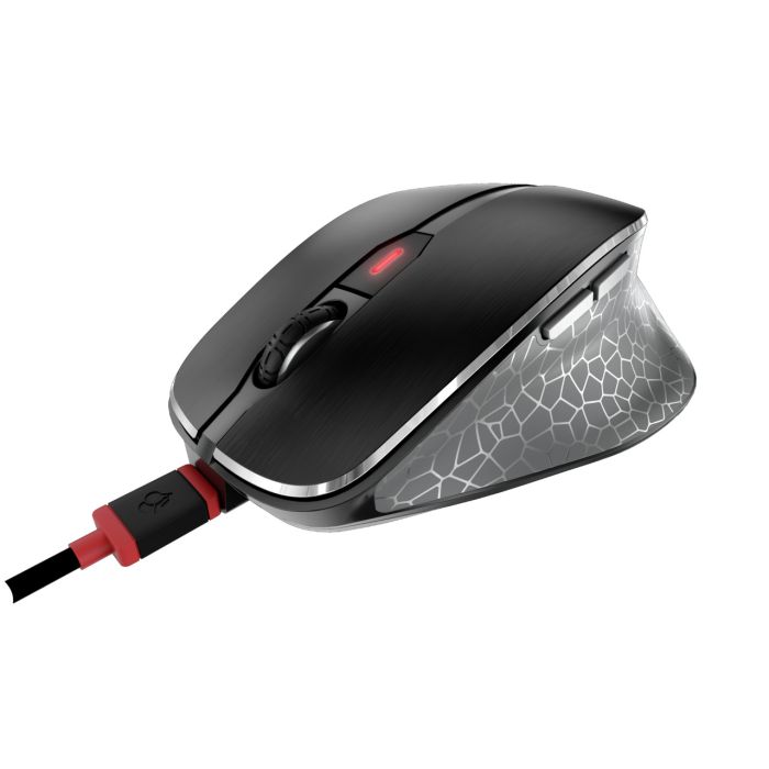 Mano utilizzando un moderno mouse ergonomico senza fili per